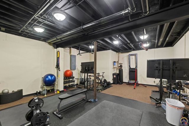 3916 SW Clarion PL, Topeka, KS 66610