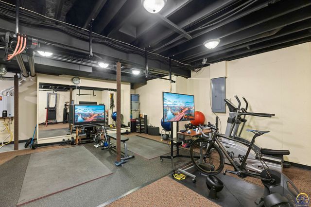 3916 SW Clarion PL, Topeka, KS 66610