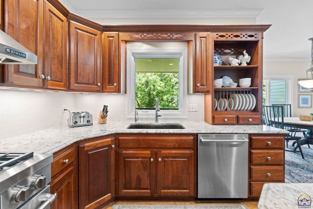 3916 SW Clarion PL, Topeka, KS 66610