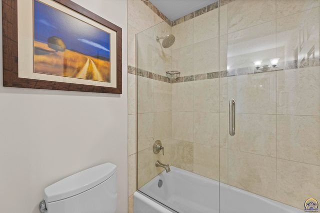 3916 SW Clarion PL, Topeka, KS 66610