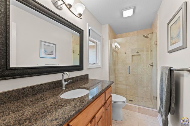 3916 SW Clarion PL, Topeka, KS 66610