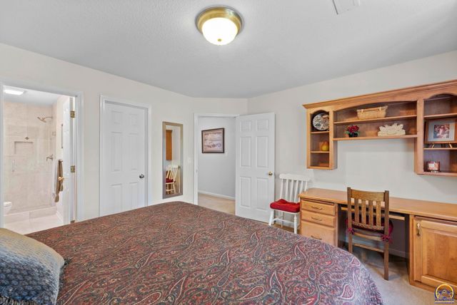 3916 SW Clarion PL, Topeka, KS 66610