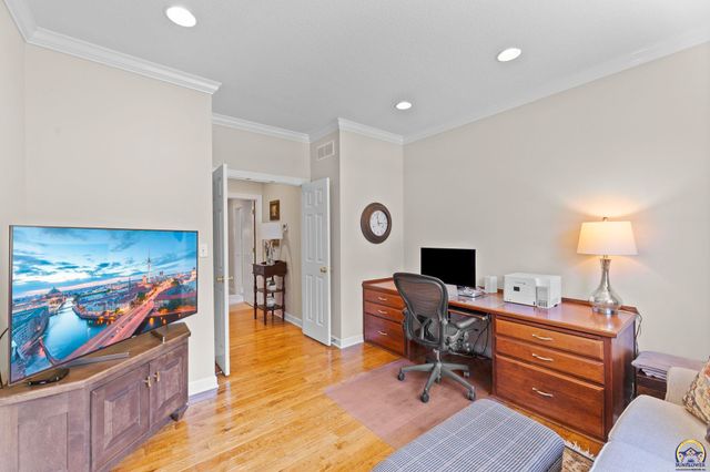 3916 SW Clarion PL, Topeka, KS 66610