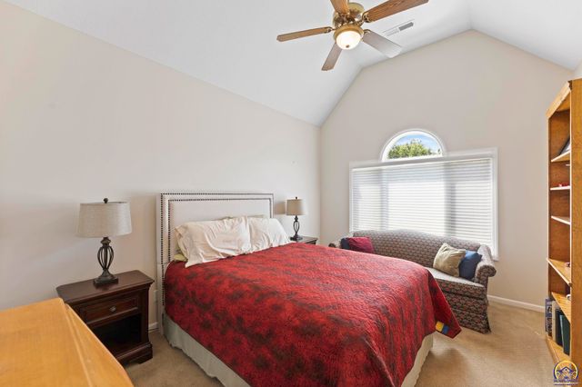 3916 SW Clarion PL, Topeka, KS 66610