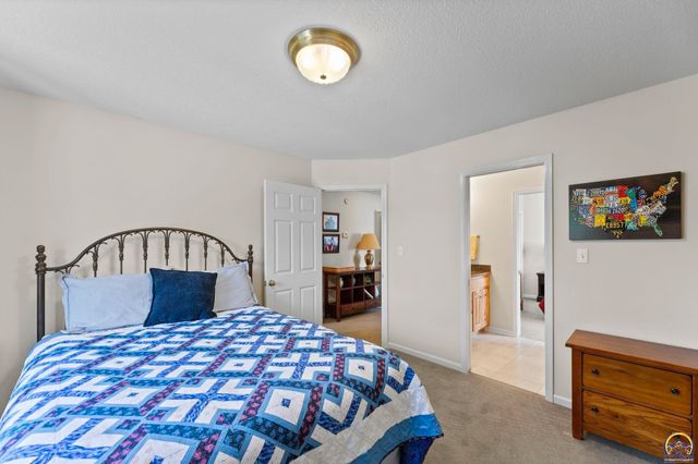 3916 SW Clarion PL, Topeka, KS 66610