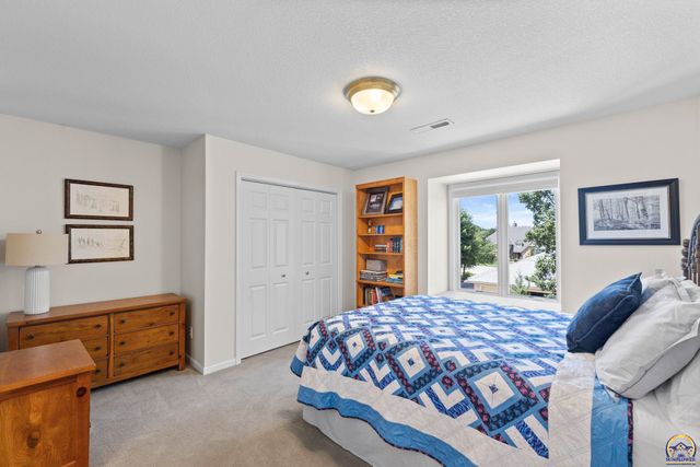 3916 SW Clarion PL, Topeka, KS 66610