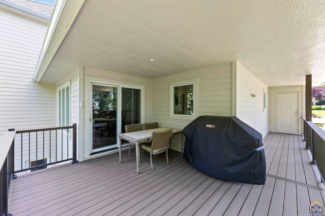 3916 SW Clarion PL, Topeka, KS 66610