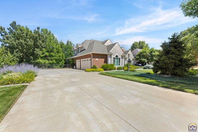 3916 SW Clarion PL, Topeka, KS 66610