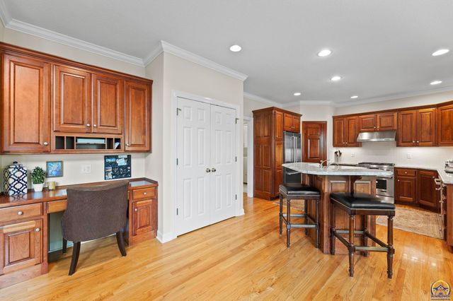 3916 SW Clarion PL, Topeka, KS 66610
