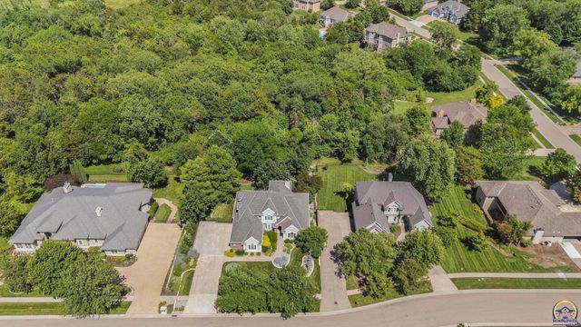 3916 SW Clarion PL, Topeka, KS 66610