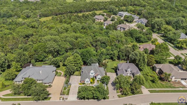 3916 SW Clarion PL, Topeka, KS 66610