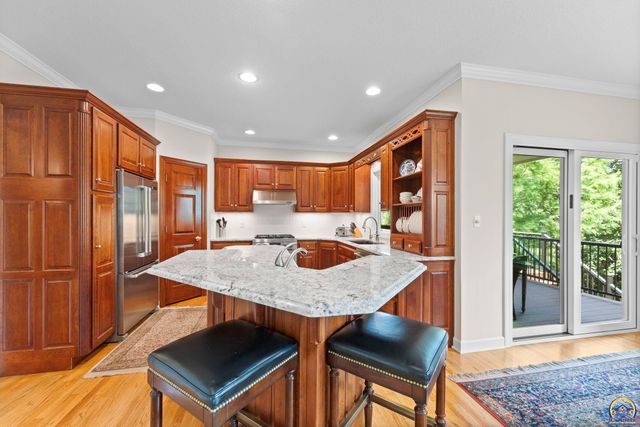 3916 SW Clarion PL, Topeka, KS 66610
