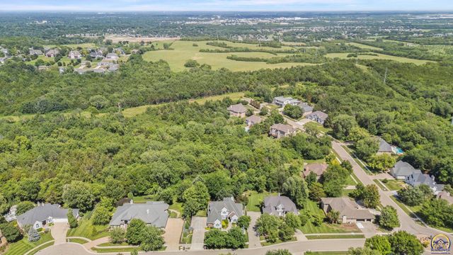 3916 SW Clarion PL, Topeka, KS 66610