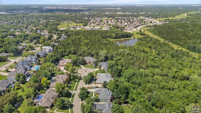 3916 SW Clarion PL, Topeka, KS 66610