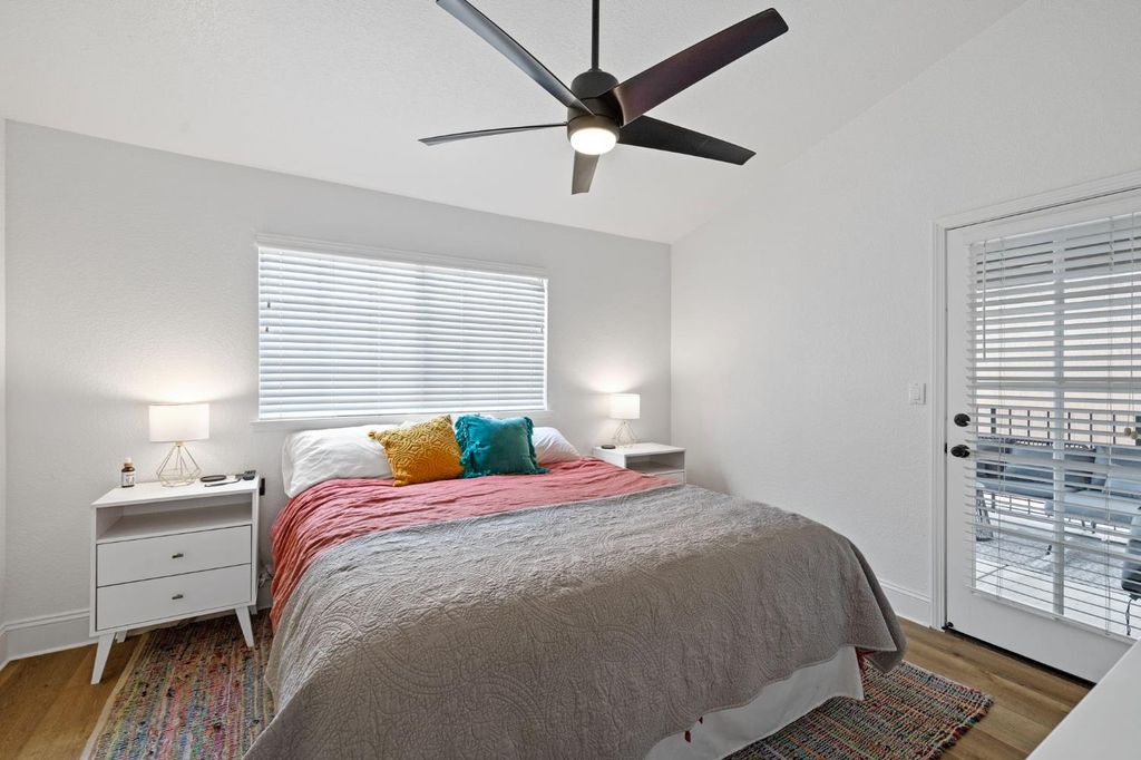 Image 14 of property listing at 8147 N Cedar Avenue # 203, Fresno, CA 93720