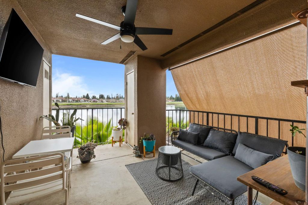 Image 17 of property listing at 8147 N Cedar Avenue # 203, Fresno, CA 93720