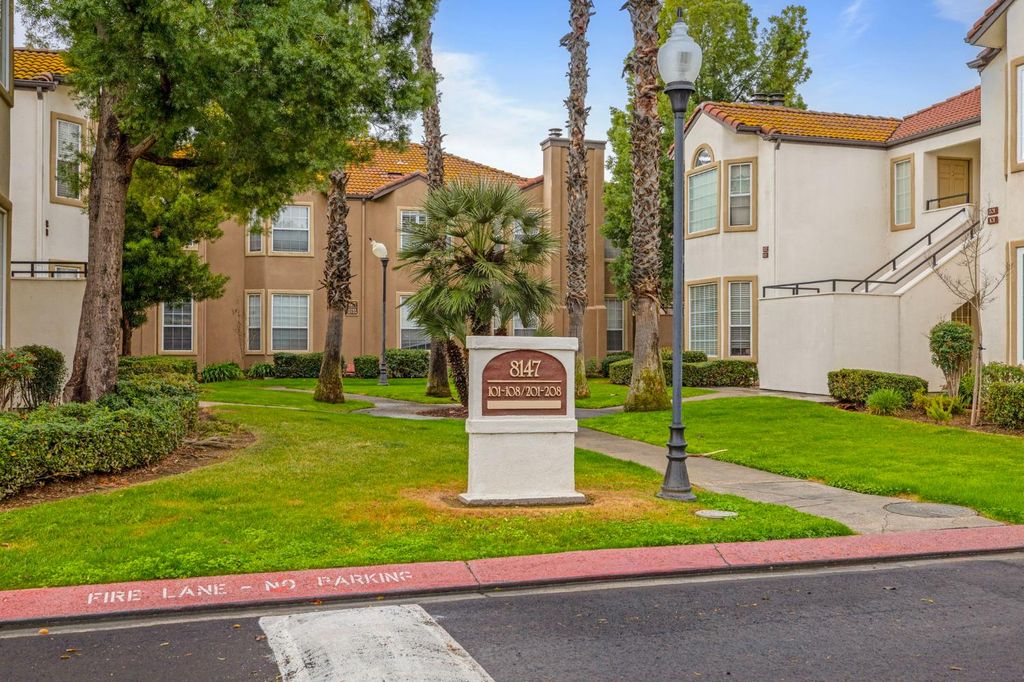 Image 18 of property listing at 8147 N Cedar Avenue # 203, Fresno, CA 93720