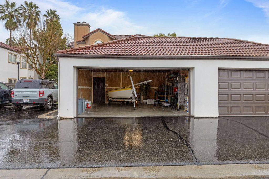 Image 20 of property listing at 8147 N Cedar Avenue # 203, Fresno, CA 93720