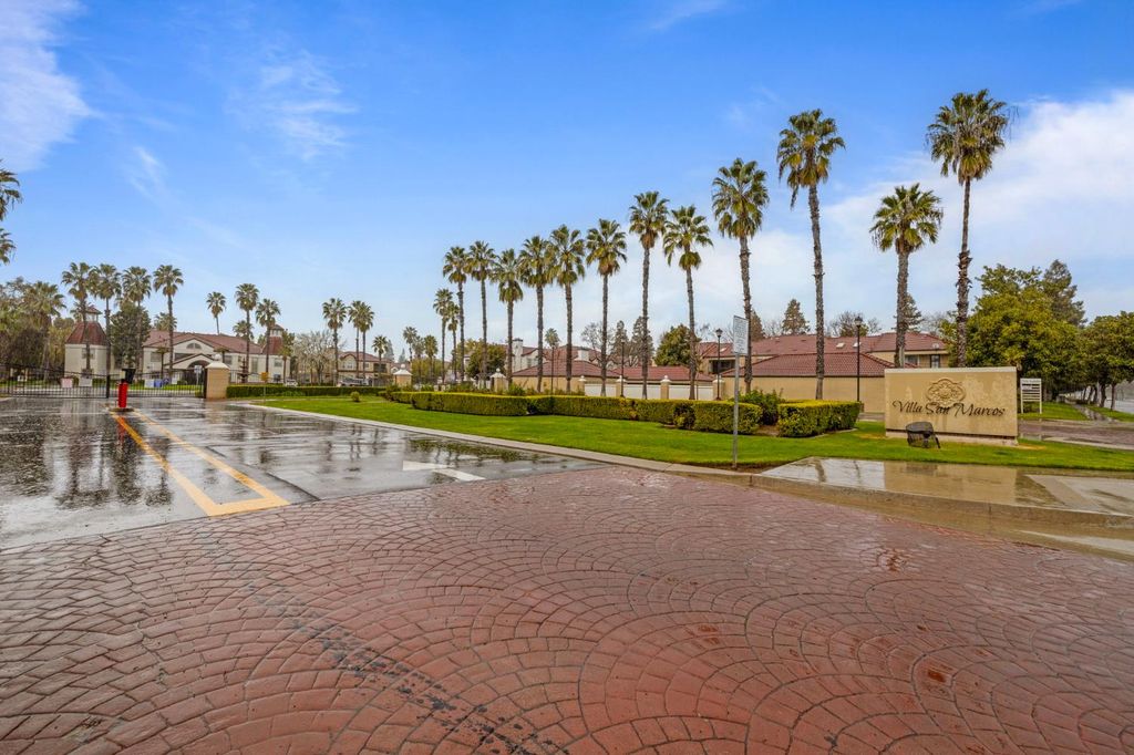 Image 22 of property listing at 8147 N Cedar Avenue # 203, Fresno, CA 93720