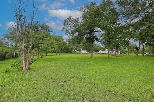 288 The Forest RD, Dale, TX 78616
