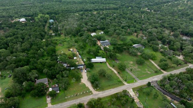 288 The Forest RD, Dale, TX 78616