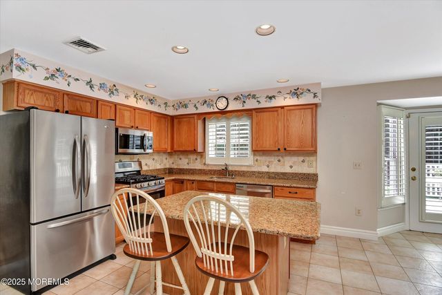 16 Locksley Lane, Manalapan, NJ 07726