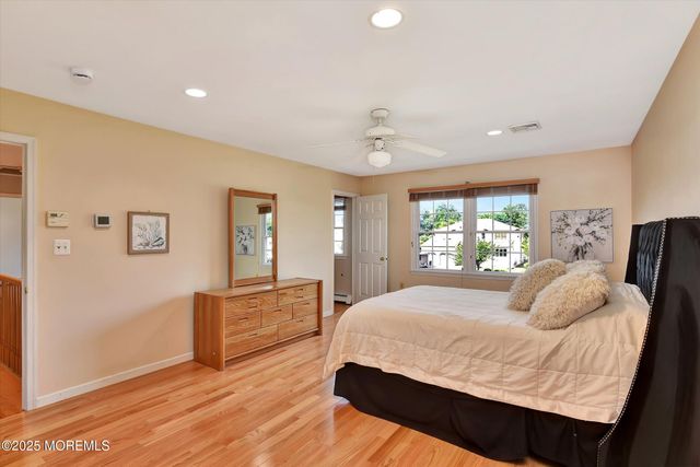 16 Locksley Lane, Manalapan, NJ 07726