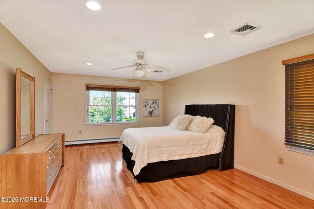16 Locksley Lane, Manalapan, NJ 07726