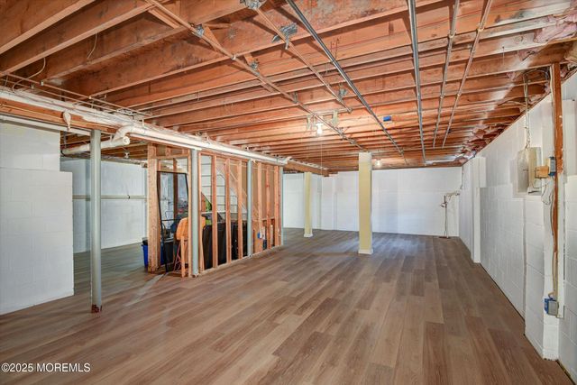 16 Locksley Lane, Manalapan, NJ 07726