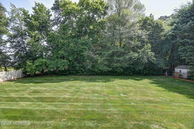 16 Locksley Lane, Manalapan, NJ 07726