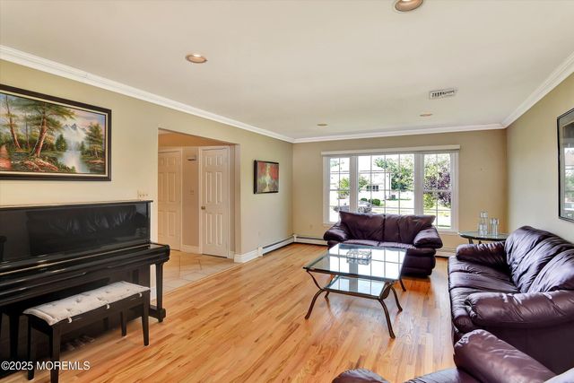 16 Locksley Lane, Manalapan, NJ 07726
