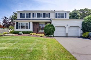 16 Locksley Lane, Manalapan, NJ 07726