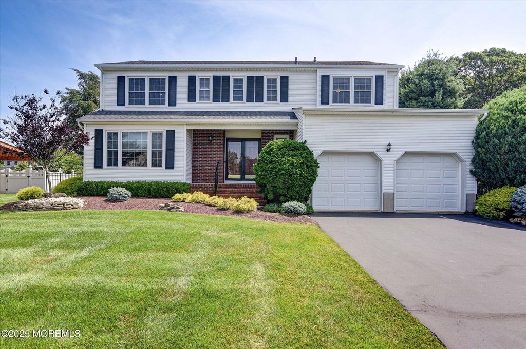 16 Locksley Lane, Manalapan, NJ 07726