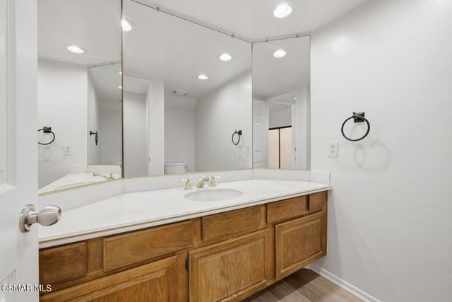460 Country Club Drive C, Simi Valley, CA 93065