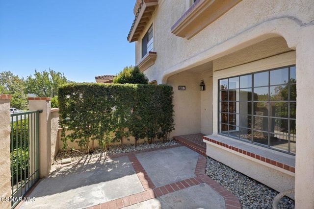 460 Country Club Drive C, Simi Valley, CA 93065