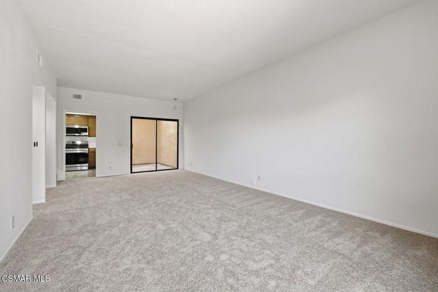 460 Country Club Drive C, Simi Valley, CA 93065
