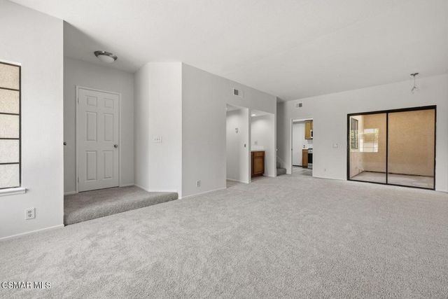 460 Country Club Drive C, Simi Valley, CA 93065