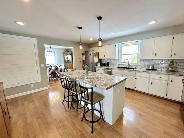 700 RAVENSWOOD COURT, Neenah, WI 54956