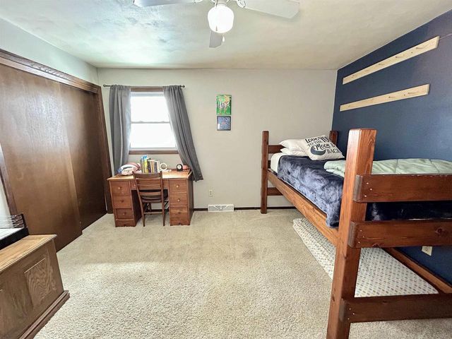 700 RAVENSWOOD COURT, Neenah, WI 54956