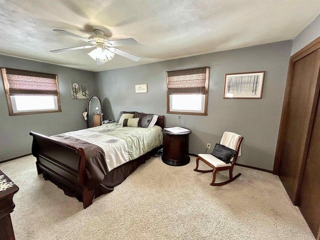 700 RAVENSWOOD COURT, Neenah, WI 54956