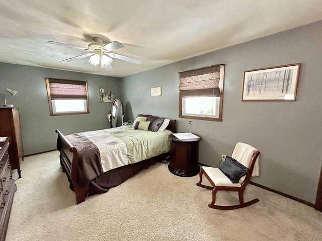 700 RAVENSWOOD COURT, Neenah, WI 54956