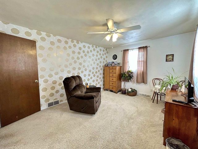 700 RAVENSWOOD COURT, Neenah, WI 54956