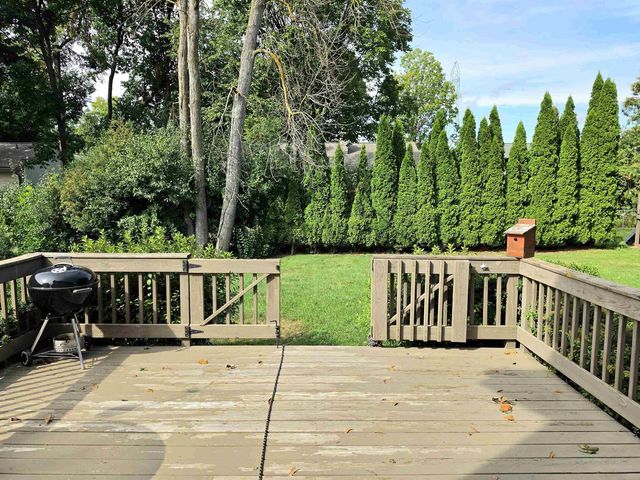 700 RAVENSWOOD COURT, Neenah, WI 54956