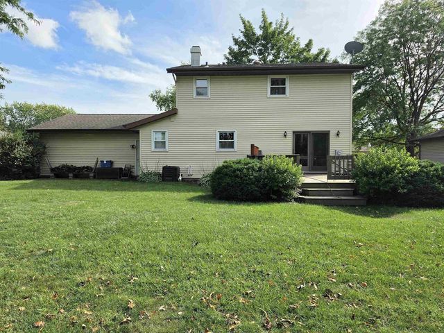 700 RAVENSWOOD COURT, Neenah, WI 54956