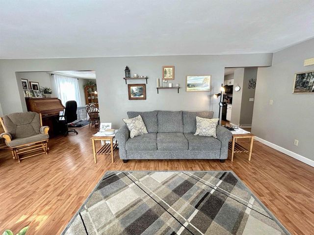 700 RAVENSWOOD COURT, Neenah, WI 54956