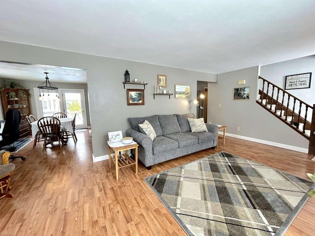 700 RAVENSWOOD COURT, Neenah, WI 54956
