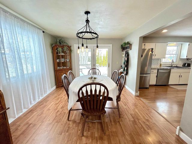 700 RAVENSWOOD COURT, Neenah, WI 54956