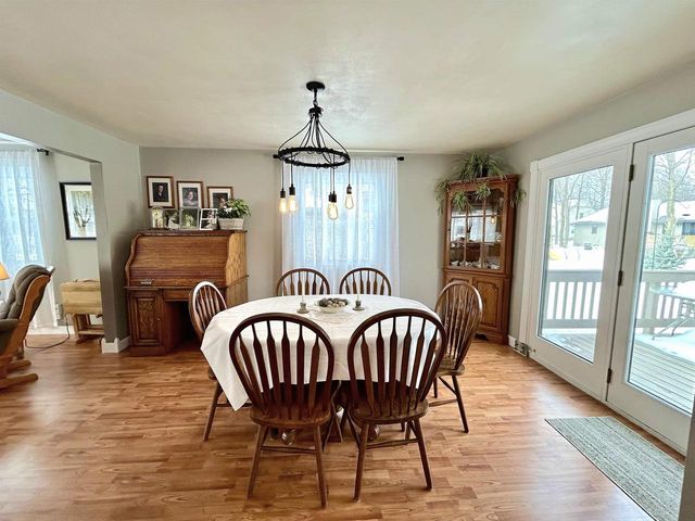 700 RAVENSWOOD COURT, Neenah, WI 54956