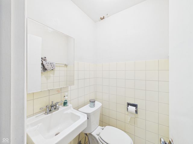 5551 Meadowood Drive, Indianapolis, IN 46224
