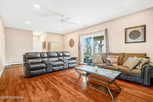 732 Wellington Avenue, Toms River, NJ 08757